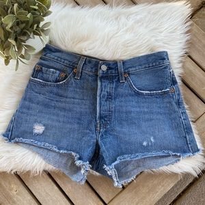 Levi’s high Rise Button Fly Cut Off Denim Shorts Size 26